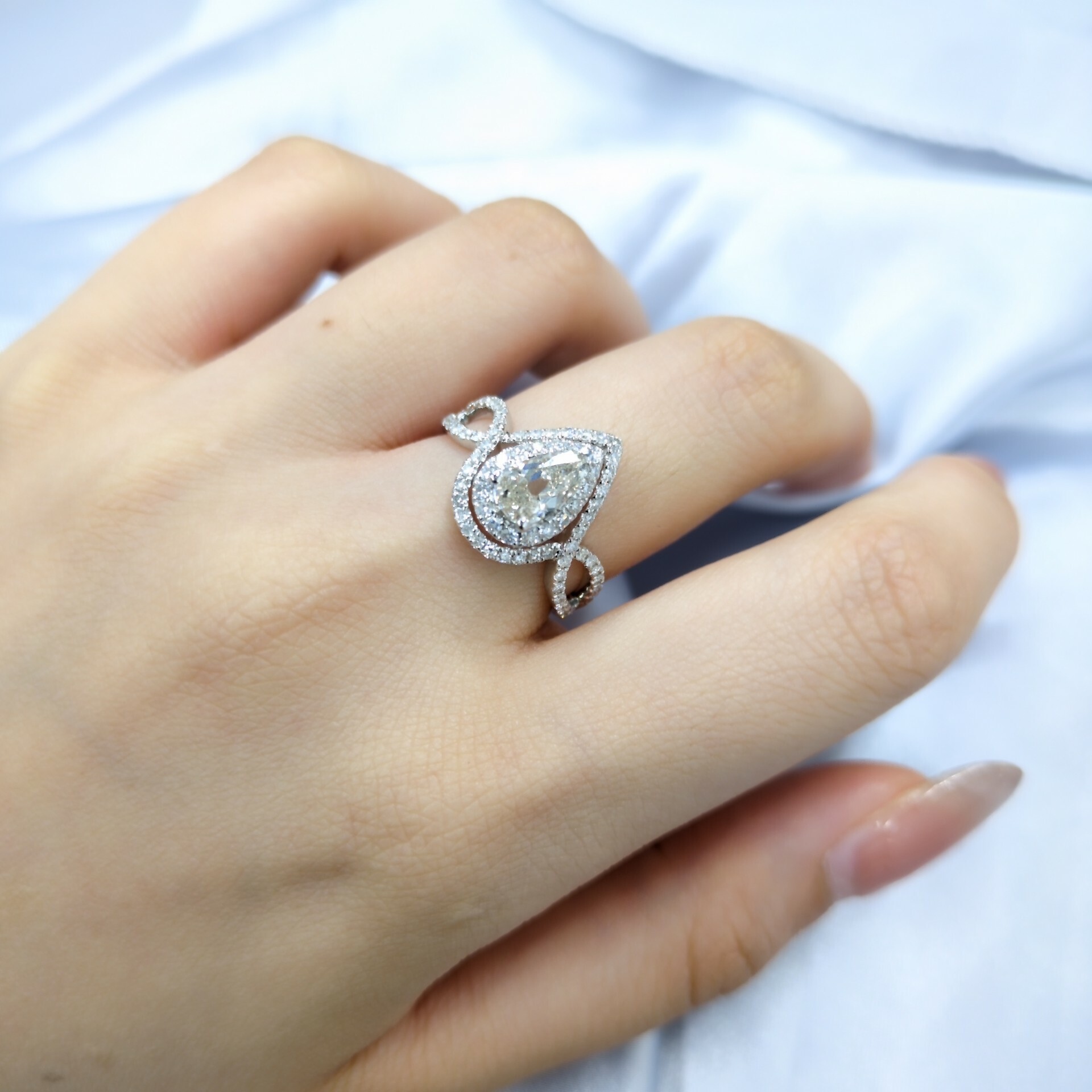 18K White Gold 1.22ct Pear Shaped Diamond Ring