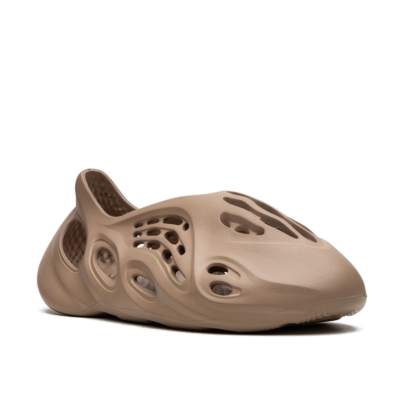<連線代購商品>ADIDAS YEEZY FOAM RUNNER Clay Taupe 沙色 大地色 雨鞋 洞洞水鞋 沙灘鞋【GV6842】YZY