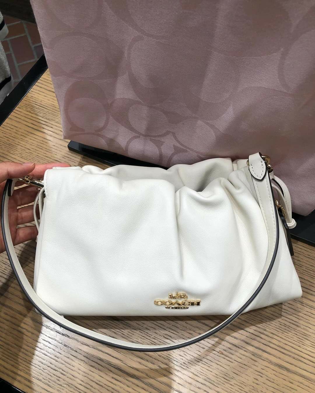 Coach Faye Three-way Bay全真皮 Model no CV529