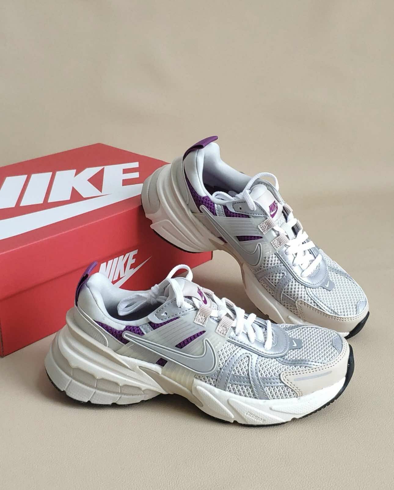 Nike V2K Run Premium Light Bone 復古紫白