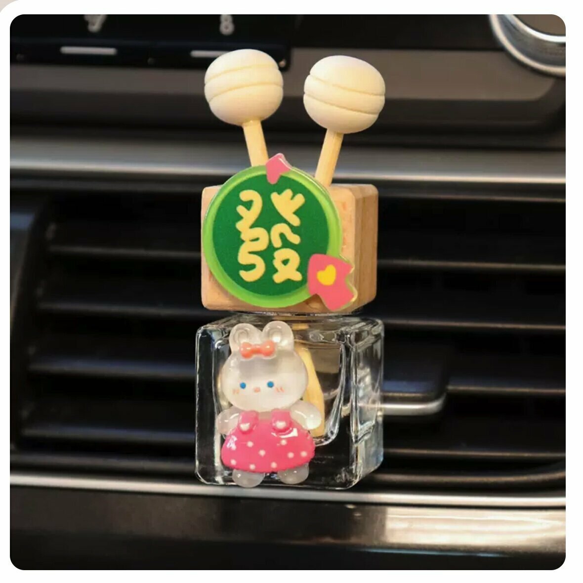 Hot selling car perfume empty bottle aromatherapy bottle (full body white rabbit)