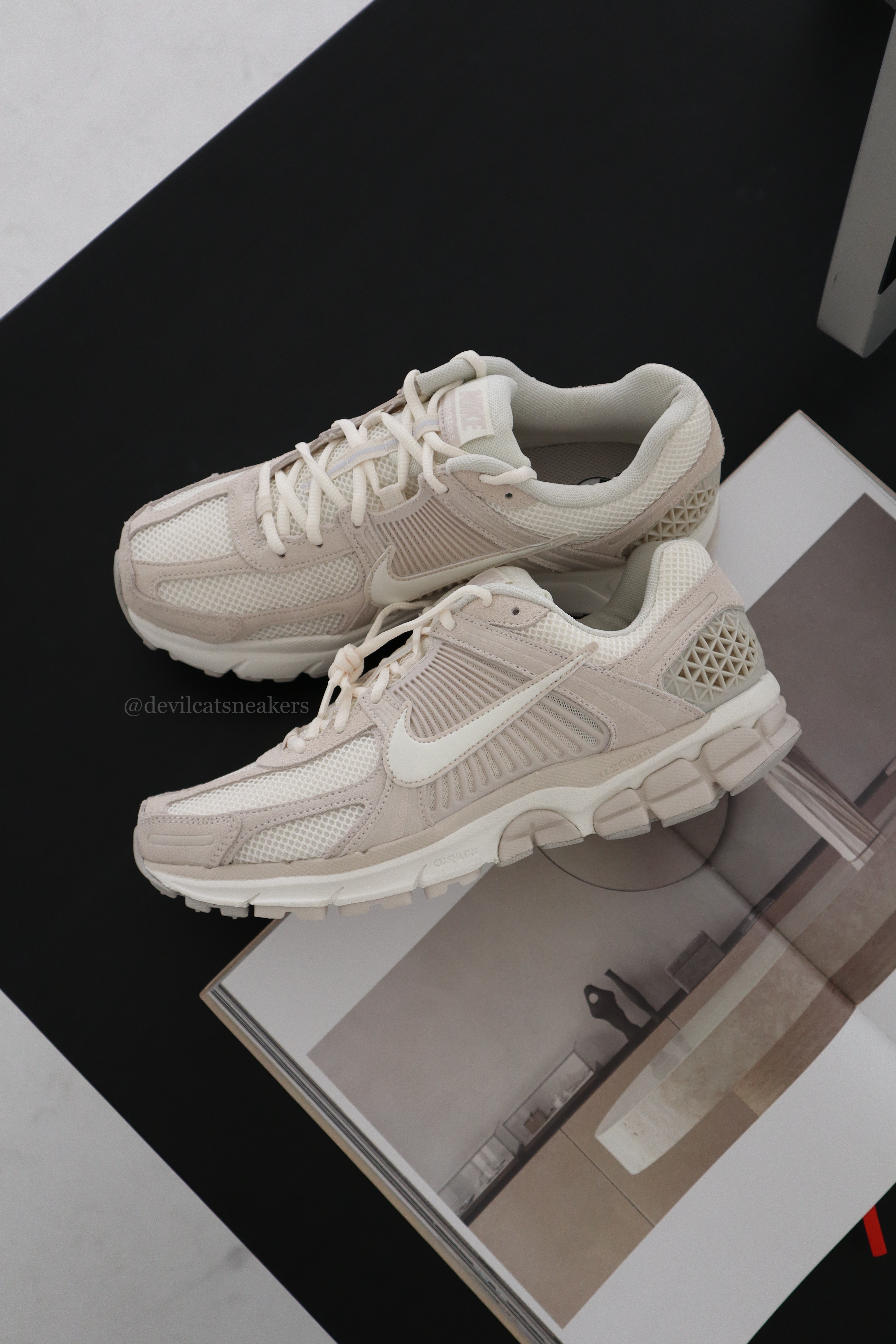 NIKE ZOOM VOMERO 5 奶茶杏色 男款 HF1553-100