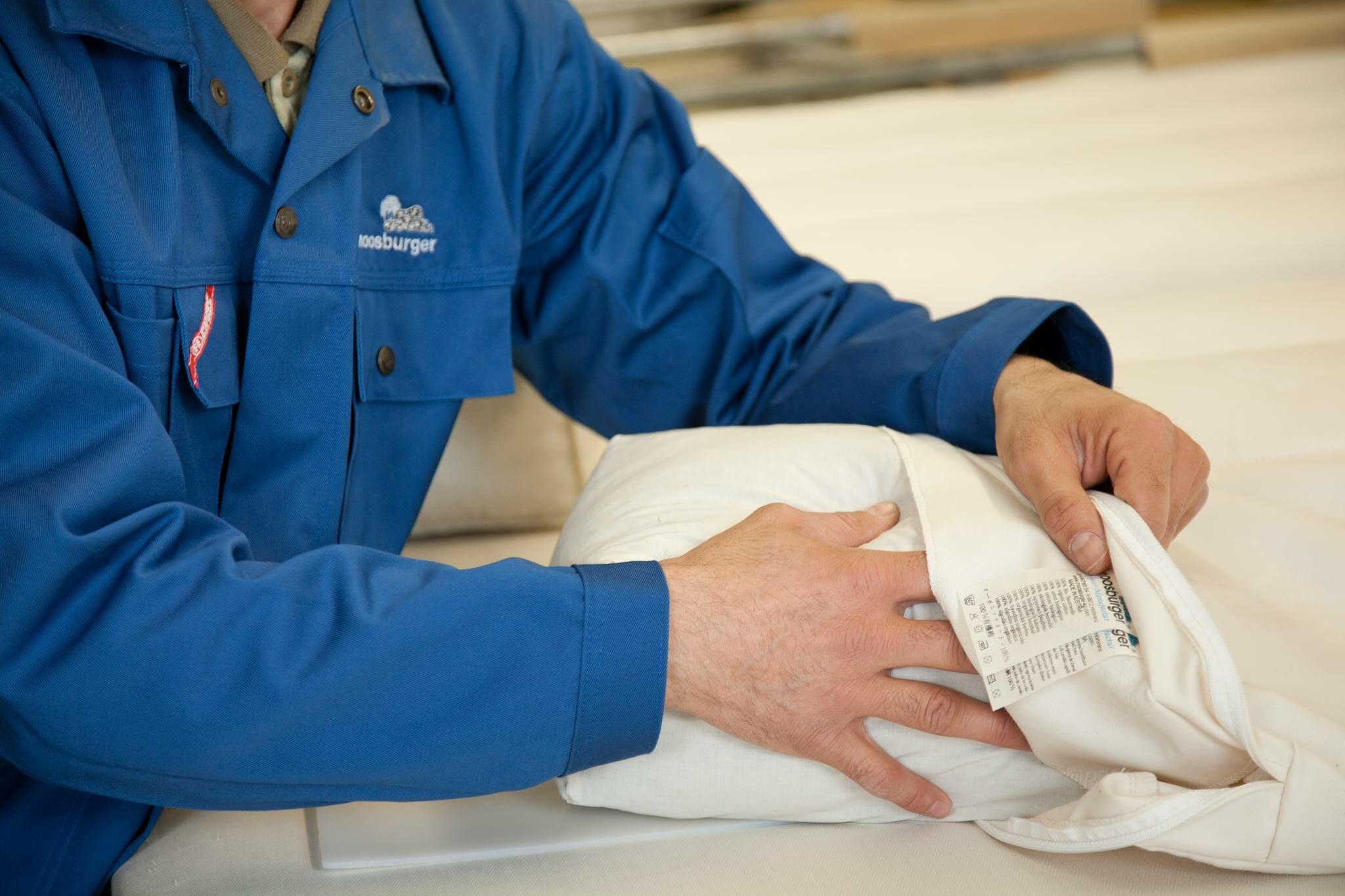 馬尾毛展現其良好調節溫度與溼度的特性,而捲曲的馬毛更猶如彈簧一般給我們的頭部、身體最適切的支撐。