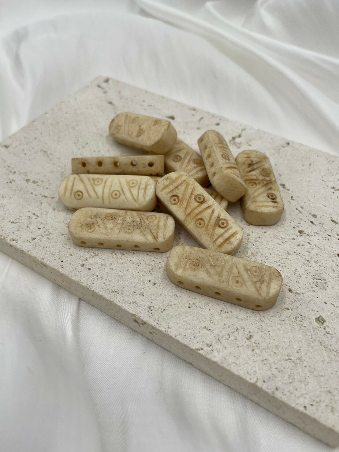 5孔-No.7牛骨圓角淺褐色長3.2寬1厚0.6