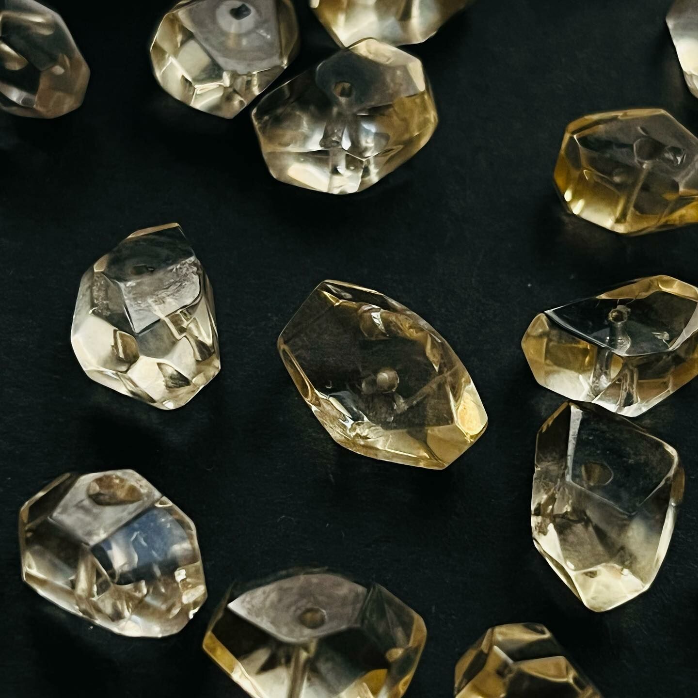 [原石] 檸檬黃黃水晶（通孔）手串隔珠配件