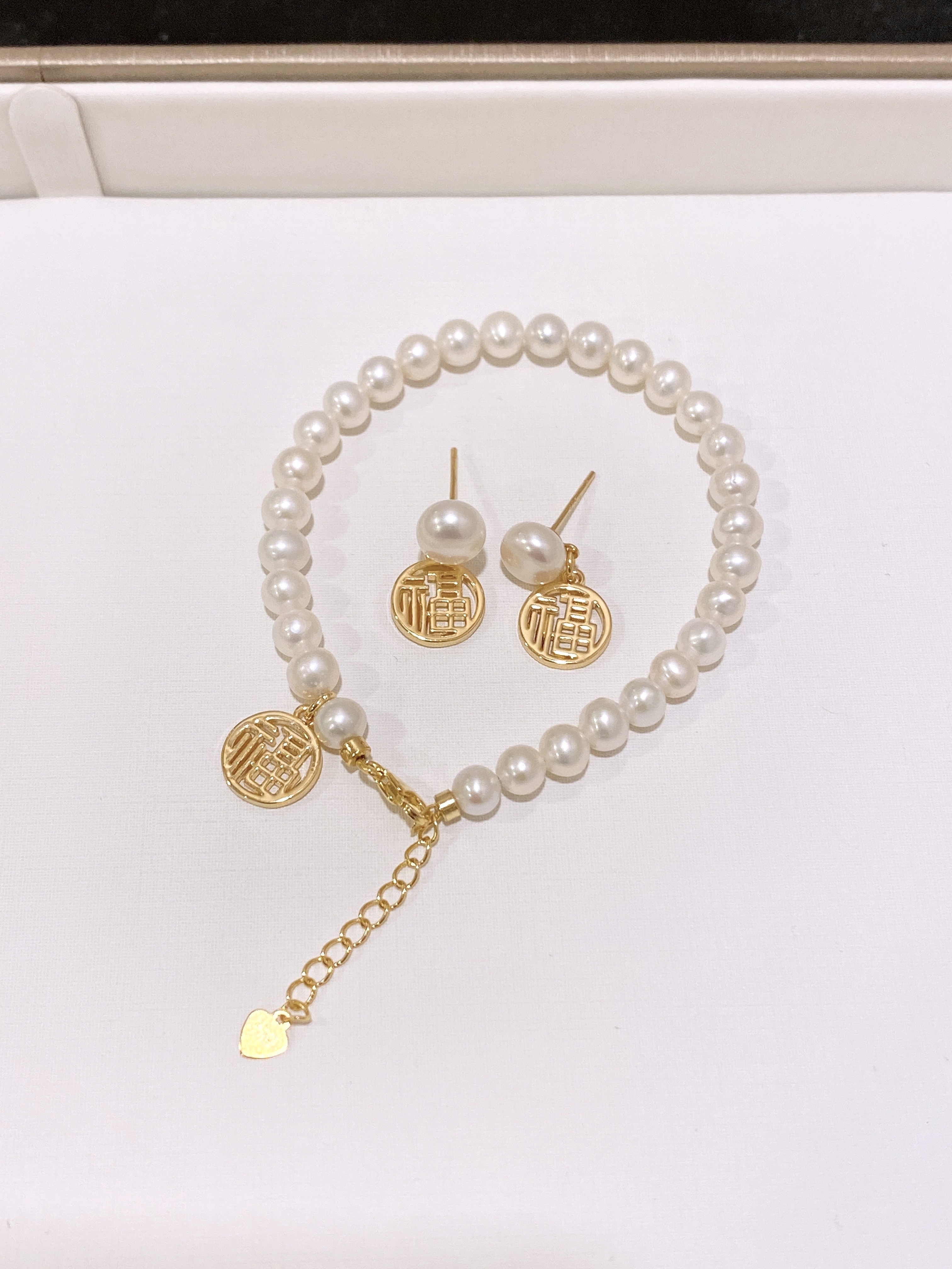 ‘FU’ natural freshwater pearl