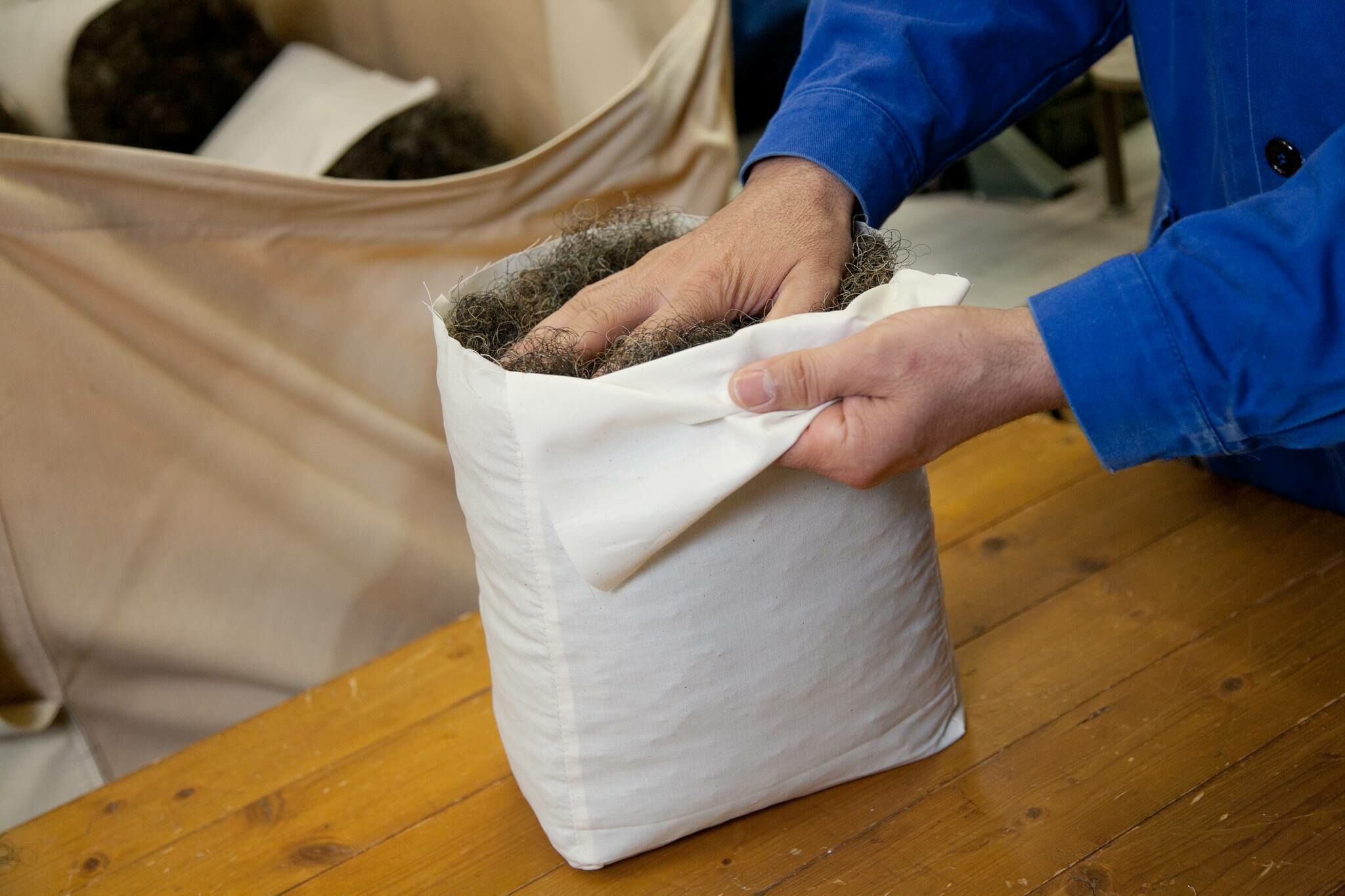 採集後在奧地利的工坊裡用大量的山泉水洗滌,經過高溫蒸汽、乾燥與靜置儲藏的繁複程序下,確保其衛生無異味