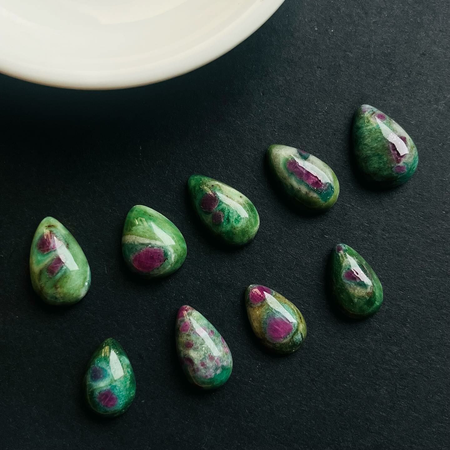 [原石] 高品 紅寶鉻雲母 水晶墜面