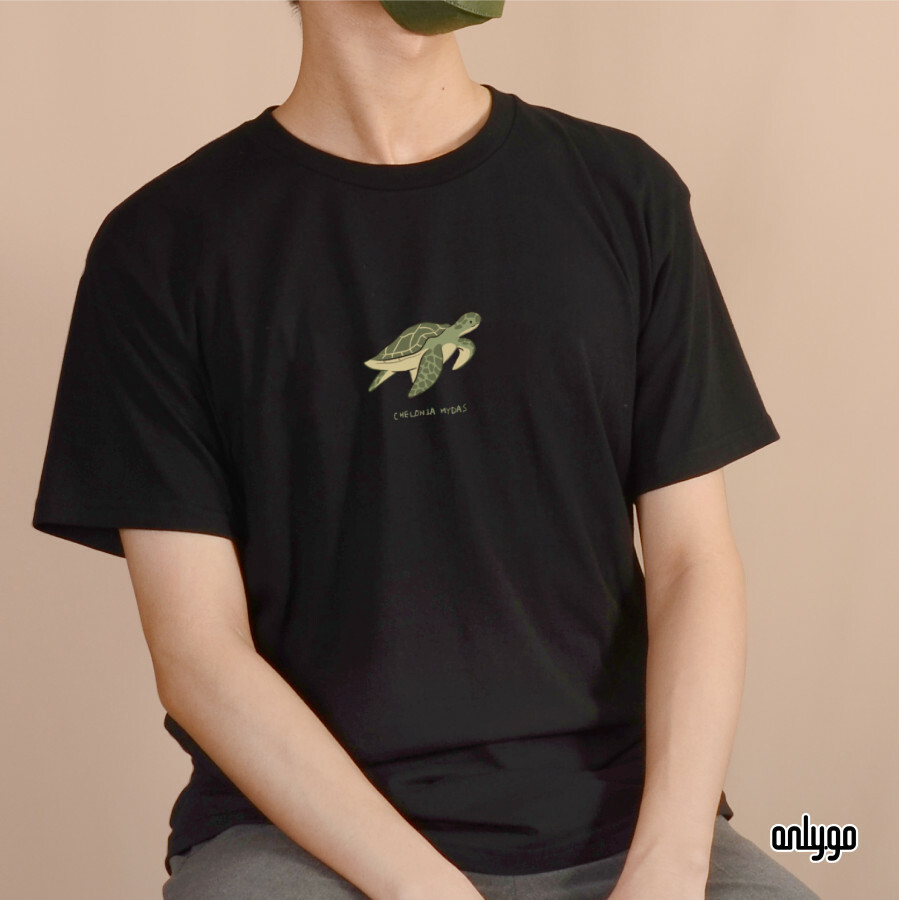 絶滅危惧種グラフィックTシャツ（アオウミガメ）