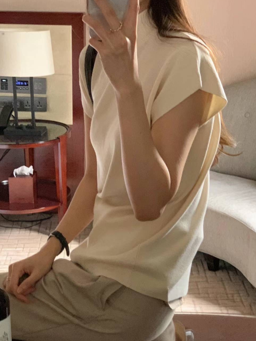 [現貨] Molly 典雅半領針織背心 [ 灰綠色 / Free ]