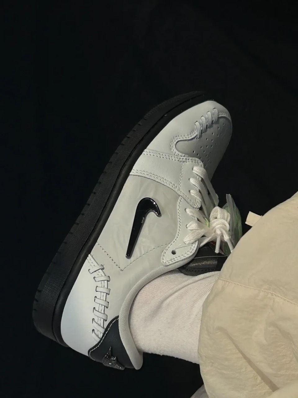 NIKE AIR JORDAN 1 AJ1 BLACK CAT 黑貓 淺灰 銀勾 黑底 螢光綠 貓咪 外縫線 編織 女鞋 HM3689-001 / 現＋預