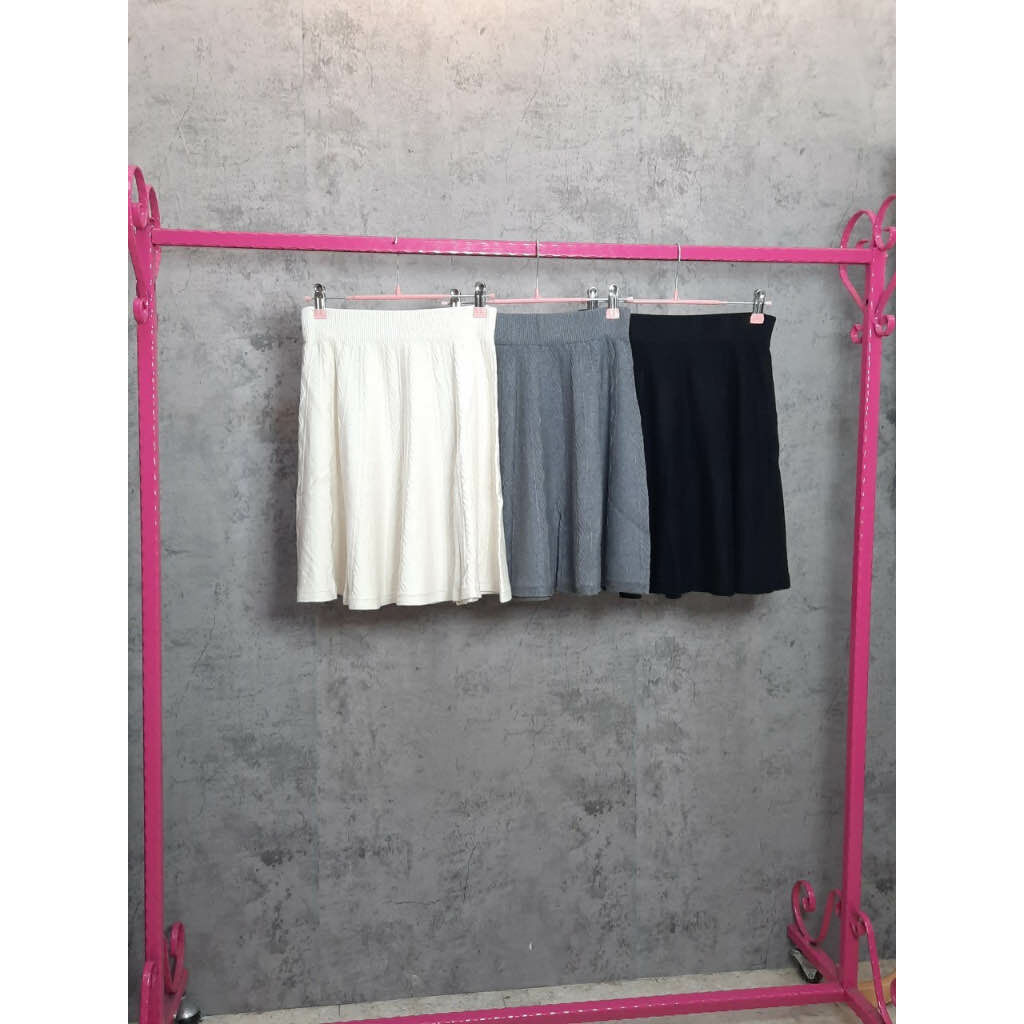 壓紋針織縮腰傘裙