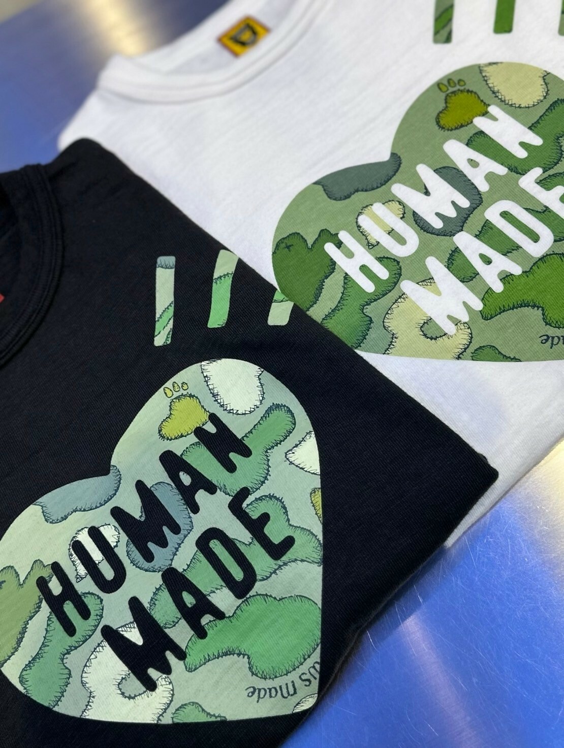 Human Made x Kaws 聯名限定 迷彩叉叉愛心Logo短袖 T