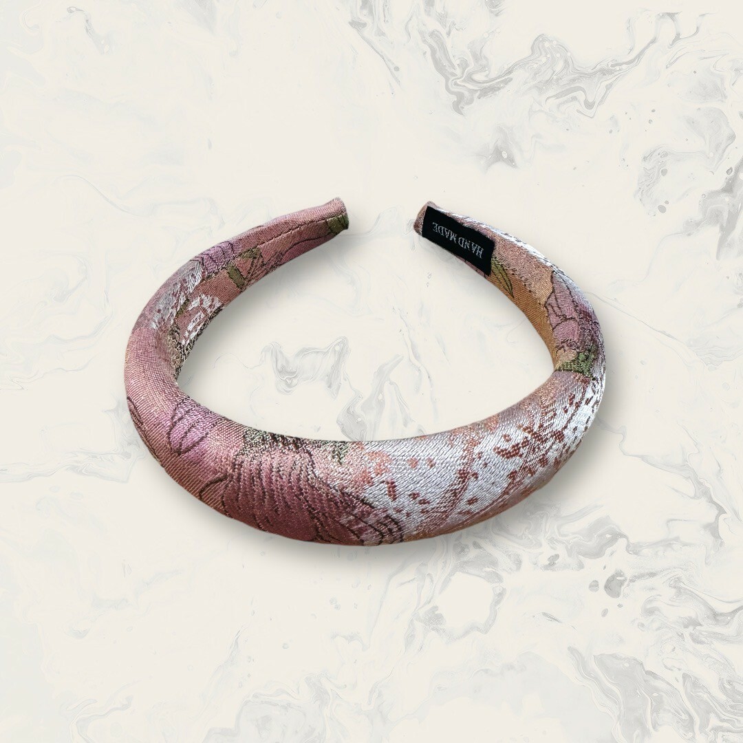 韓國直送髮飾 深粉底刺繡花花光澤緞面澎澎寬版手工髮箍