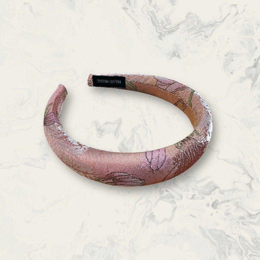 韓國直送髮飾 深粉底刺繡花花光澤緞面澎澎寬版手工髮箍