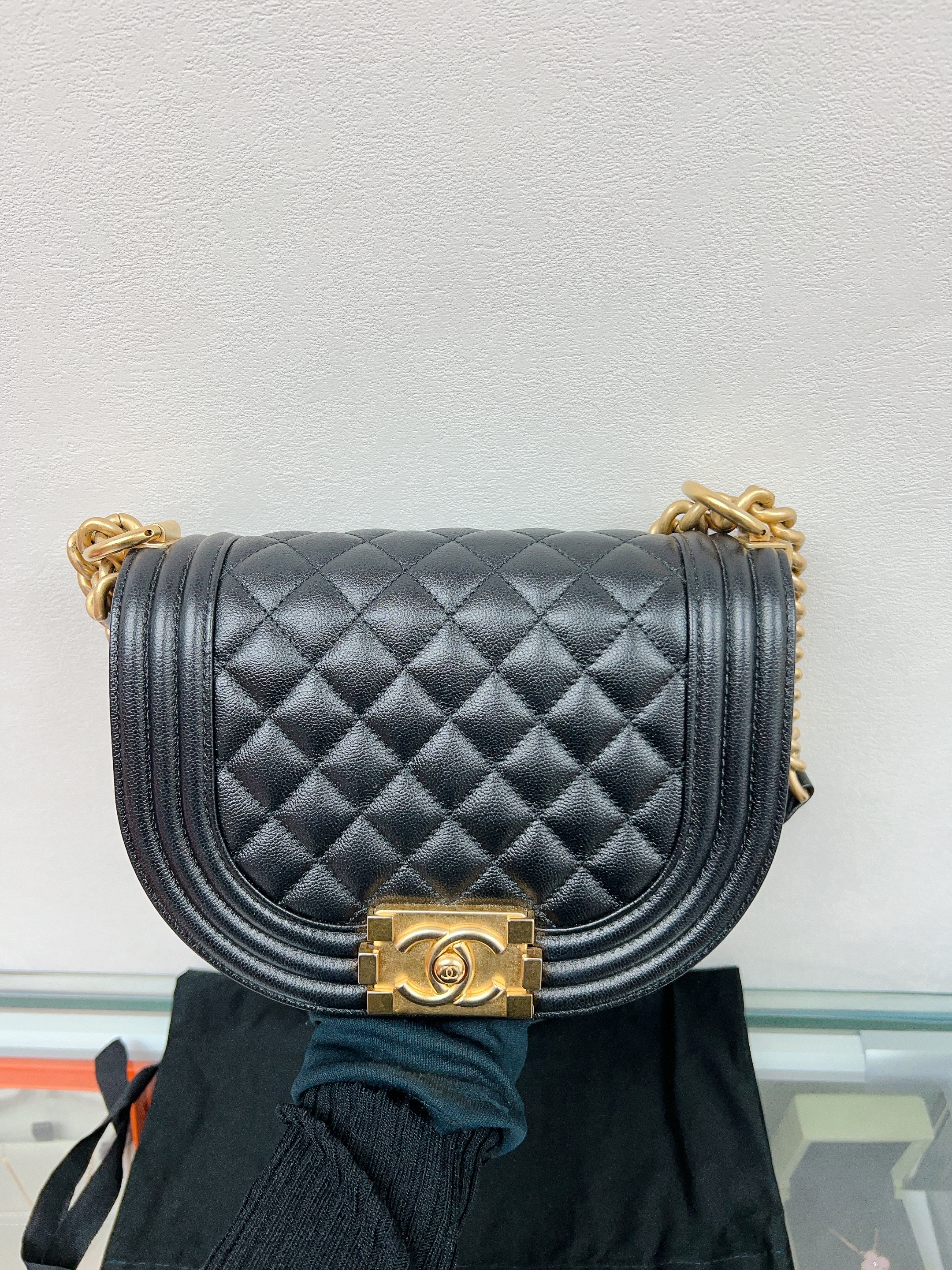 Chanel boy round bag (black caviar/ GHW)