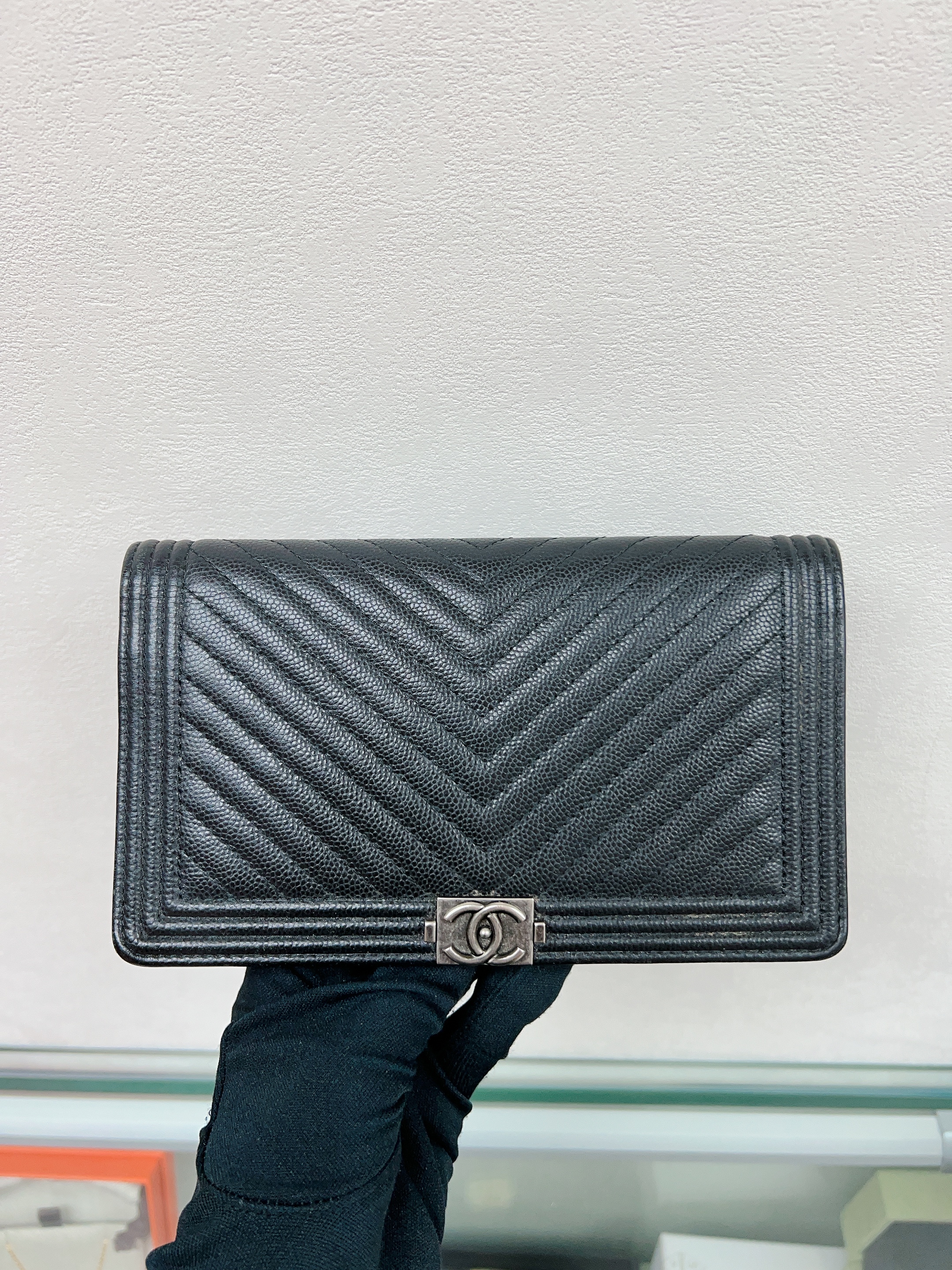 Chanel boy chevron long wallet (black caviar/ silver)