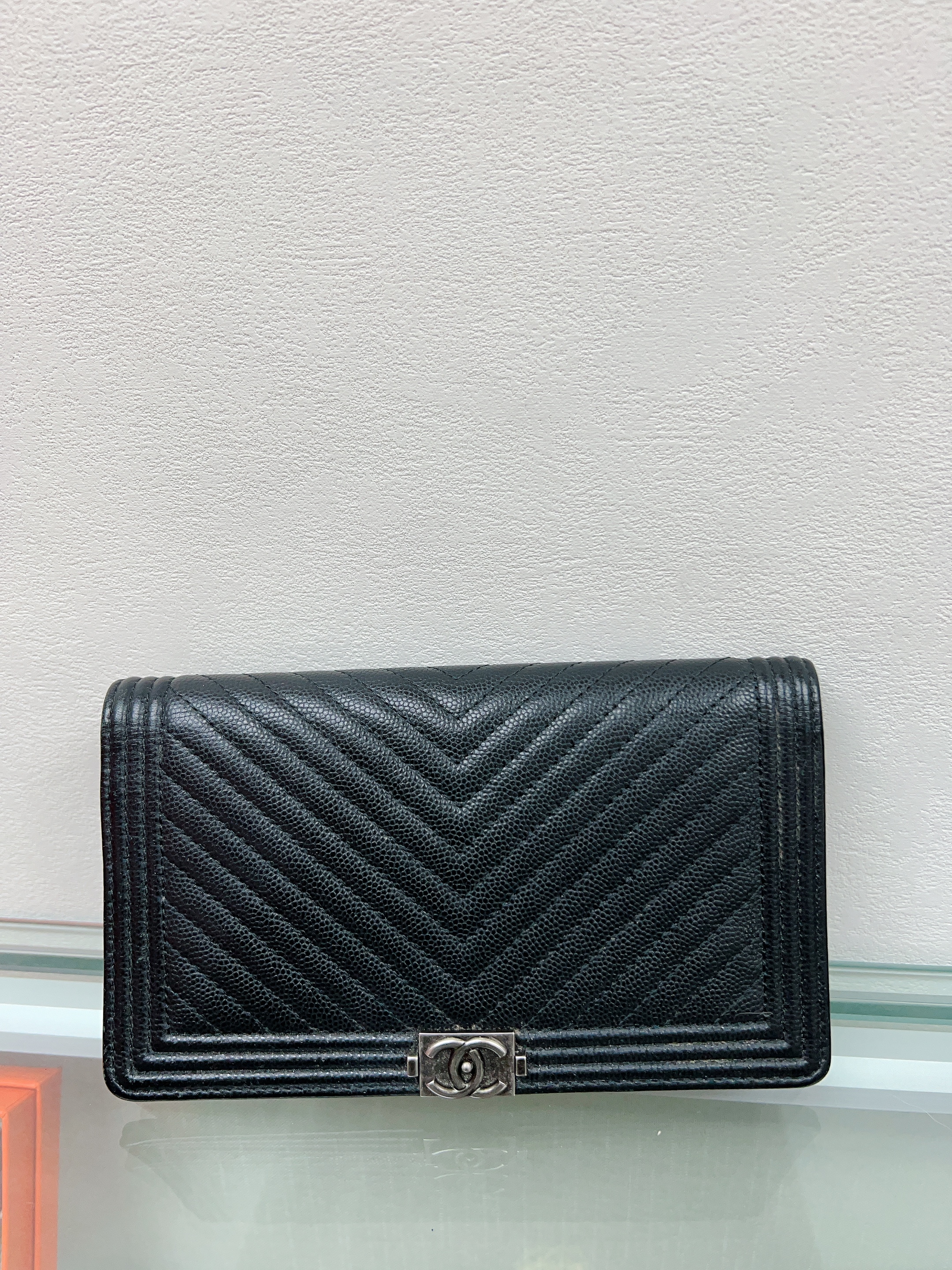 Chanel boy chevron long wallet (black caviar/ silver)