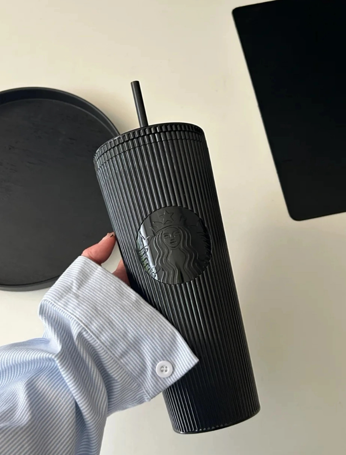 星巴克 Starbucks 黑色吸管杯 全黑 豎紋 冷水杯/預購