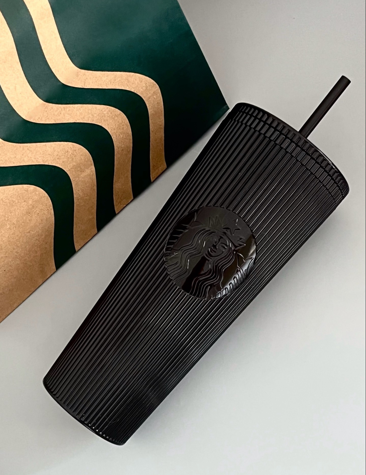 星巴克 Starbucks 黑色吸管杯 全黑 豎紋 冷水杯/預購