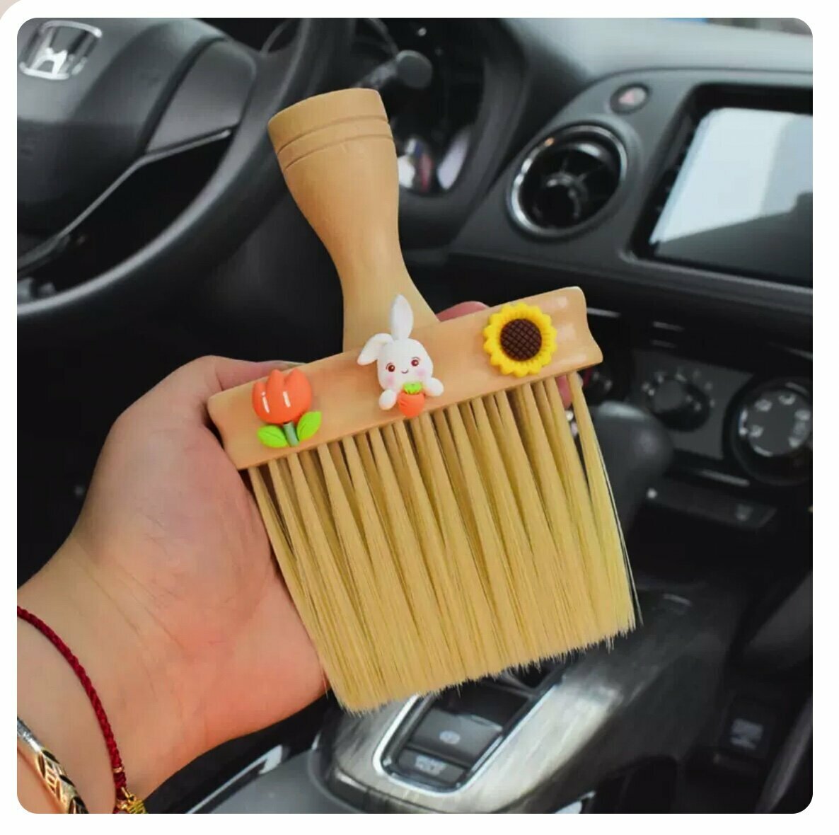 Hot recommended cartoon solid wood car air outlet dust removal brush (rabbit head)