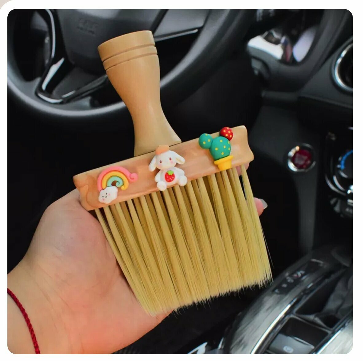 Popular cartoon solid wood car air outlet dust removal brush (Strawberry White Rabbit)