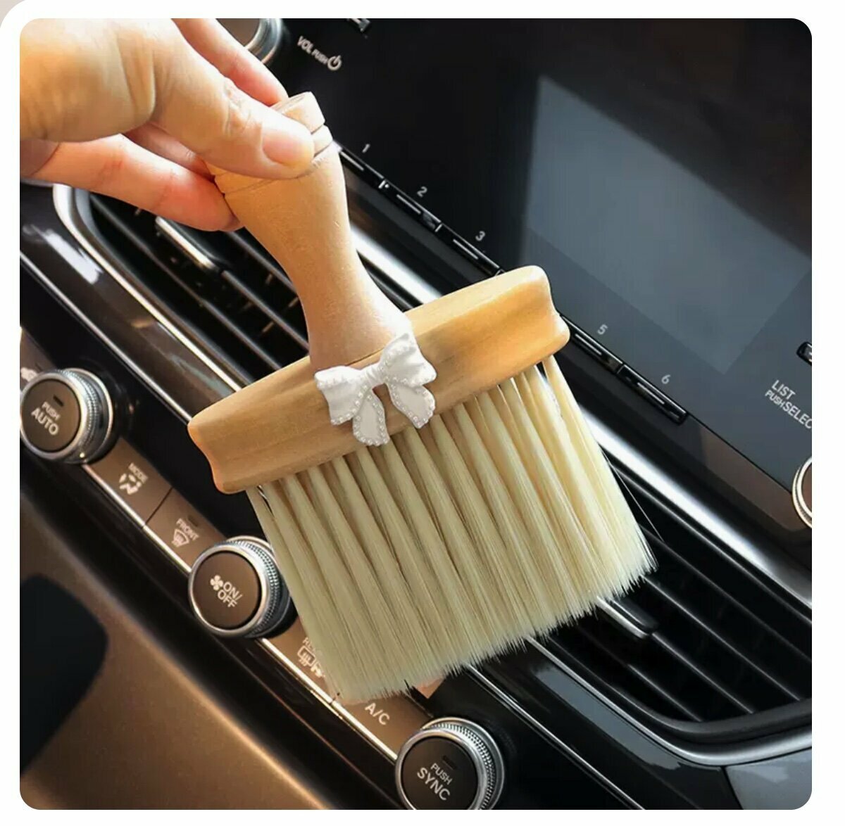 Popular car interior dust brush (white pearl)