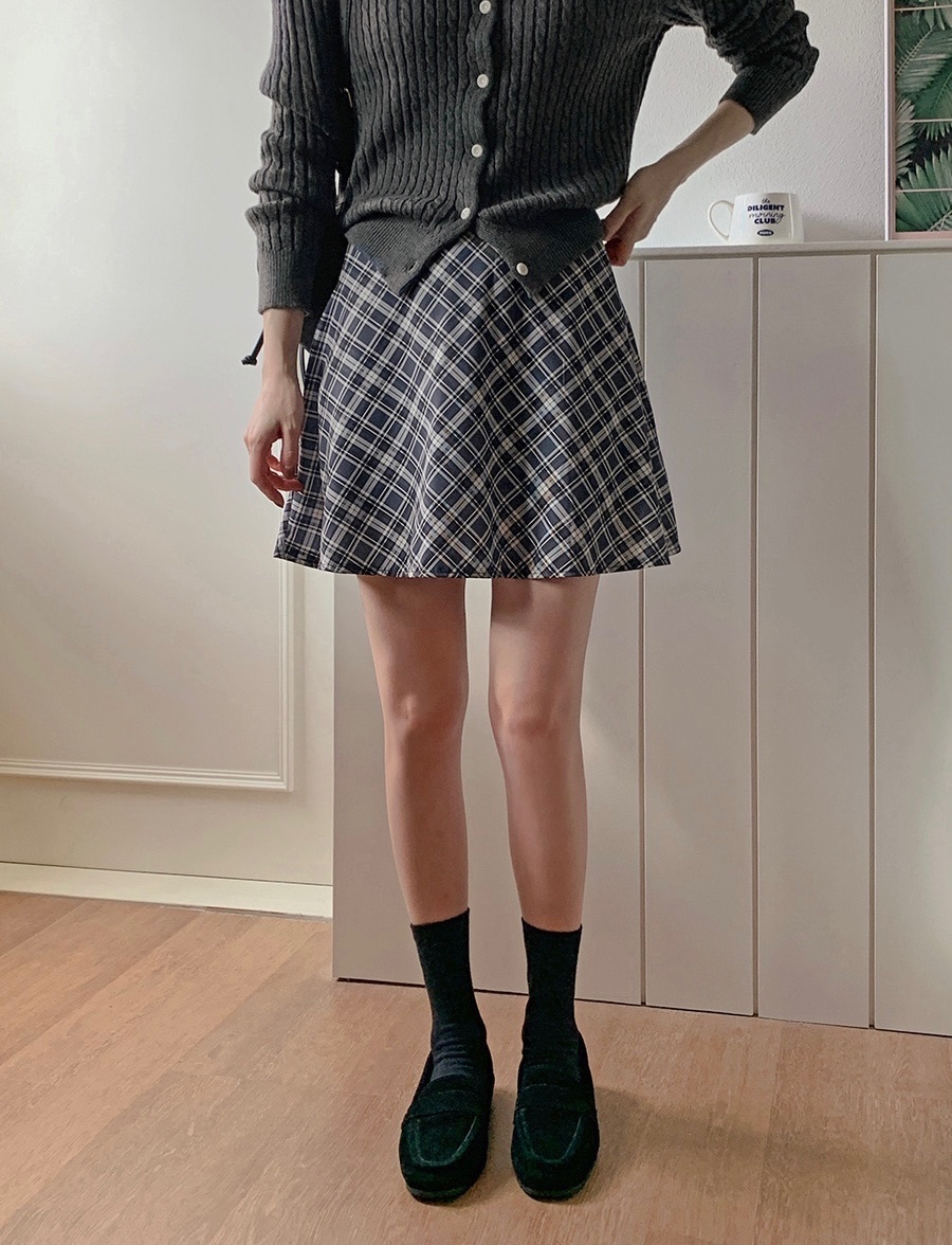 【優惠預訂】韓國格仔微傘短裙（2色）