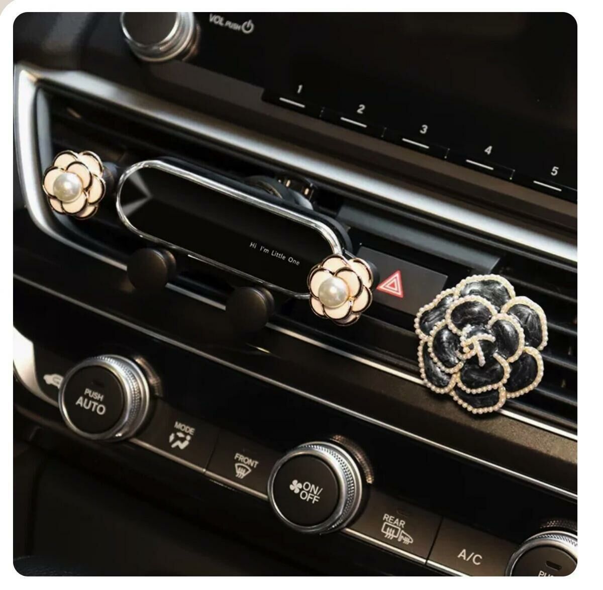 New car mobile phone holder (pearl white flower + black edge camellia air vent clip)
