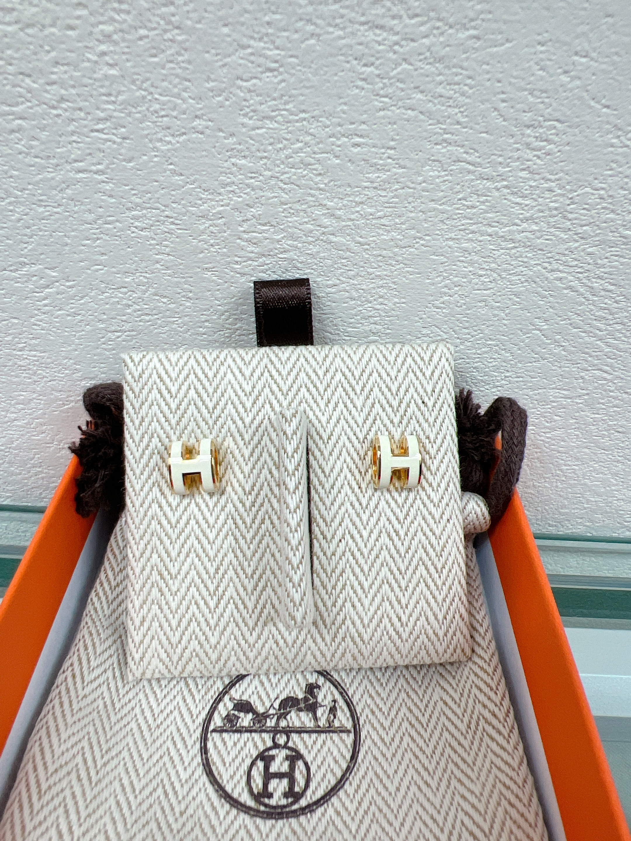 *Brand New* Hermes mini pop h earrings (white GHW)