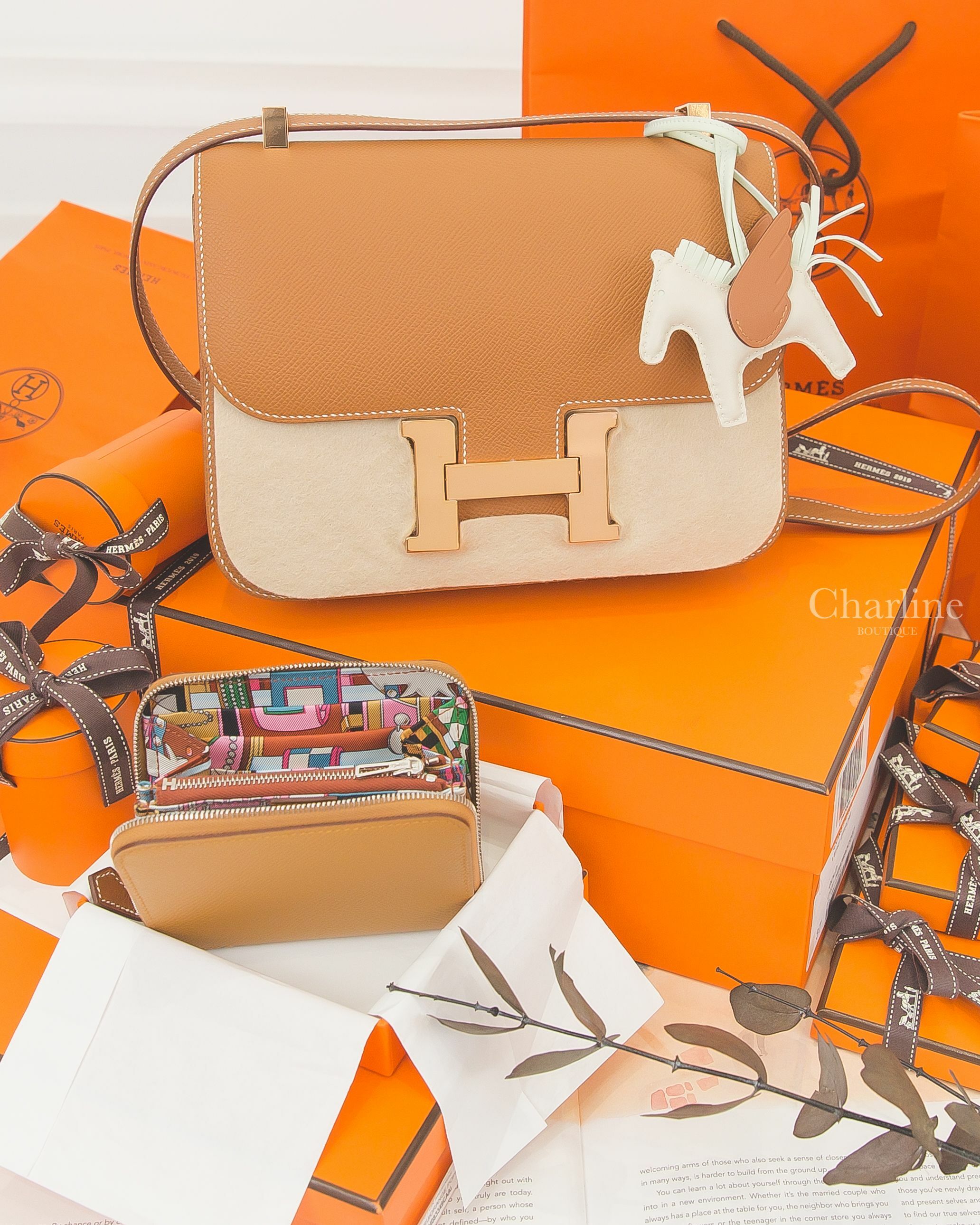 Hermès Constance 24cm Epsom 焦糖色玫瑰金釦鏡面款,Hermès 2S Sesame Epsom 芝麻黃色絲巾短夾,Hermès Pegase 奶昔白/氣泡綠/焦糖色小飛馬-Charline Boutique 精品代購