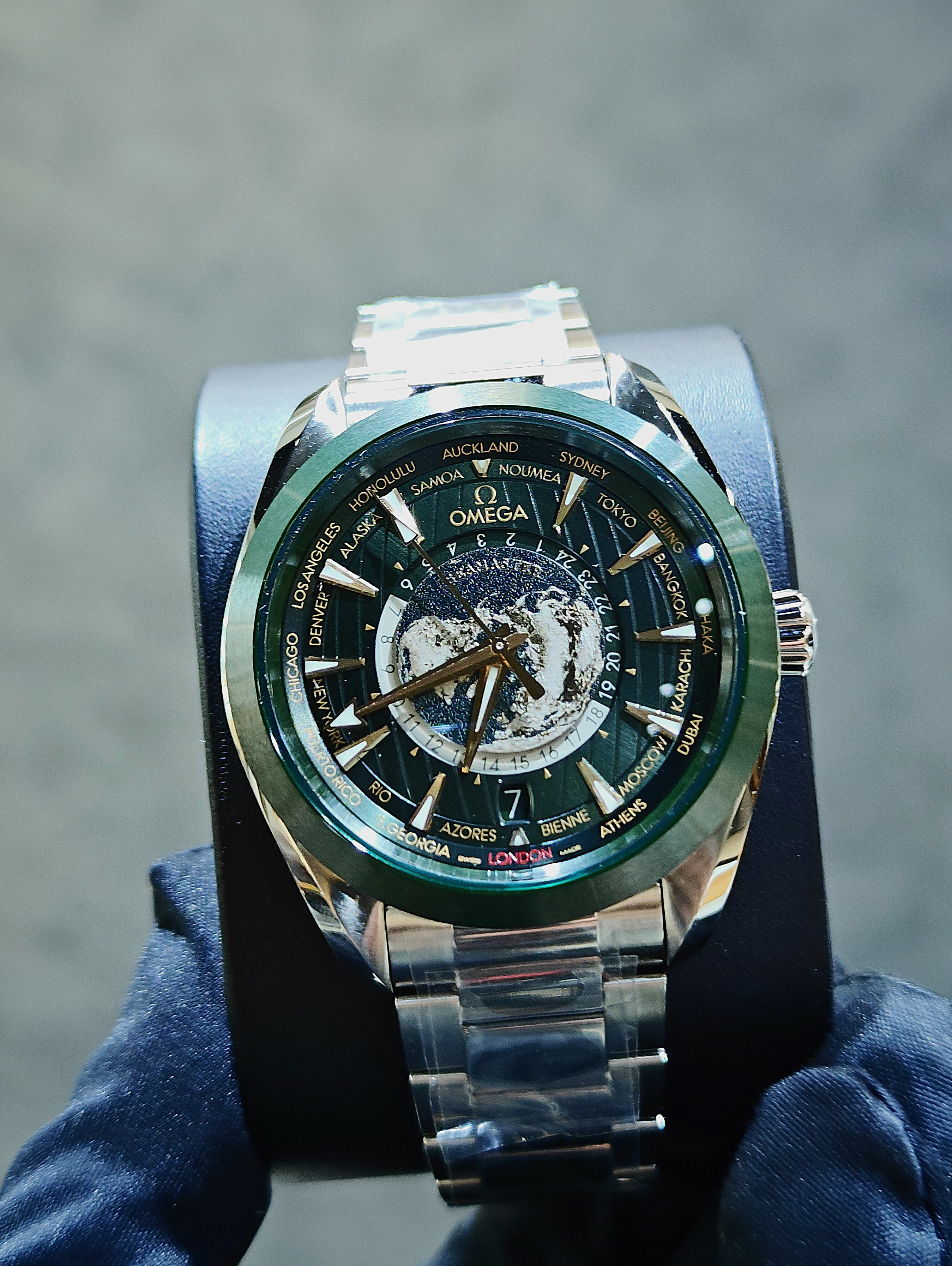 BRAND NEW OMEGA SEAMASTER 220.30.43.22.10.001  22030432210001  AQUA TERRA 150M GREEN DIAL CO‑AXIAL MASTER CHRONOMETER GMT WORLDTIMER ceramic bezel green 43 MM
