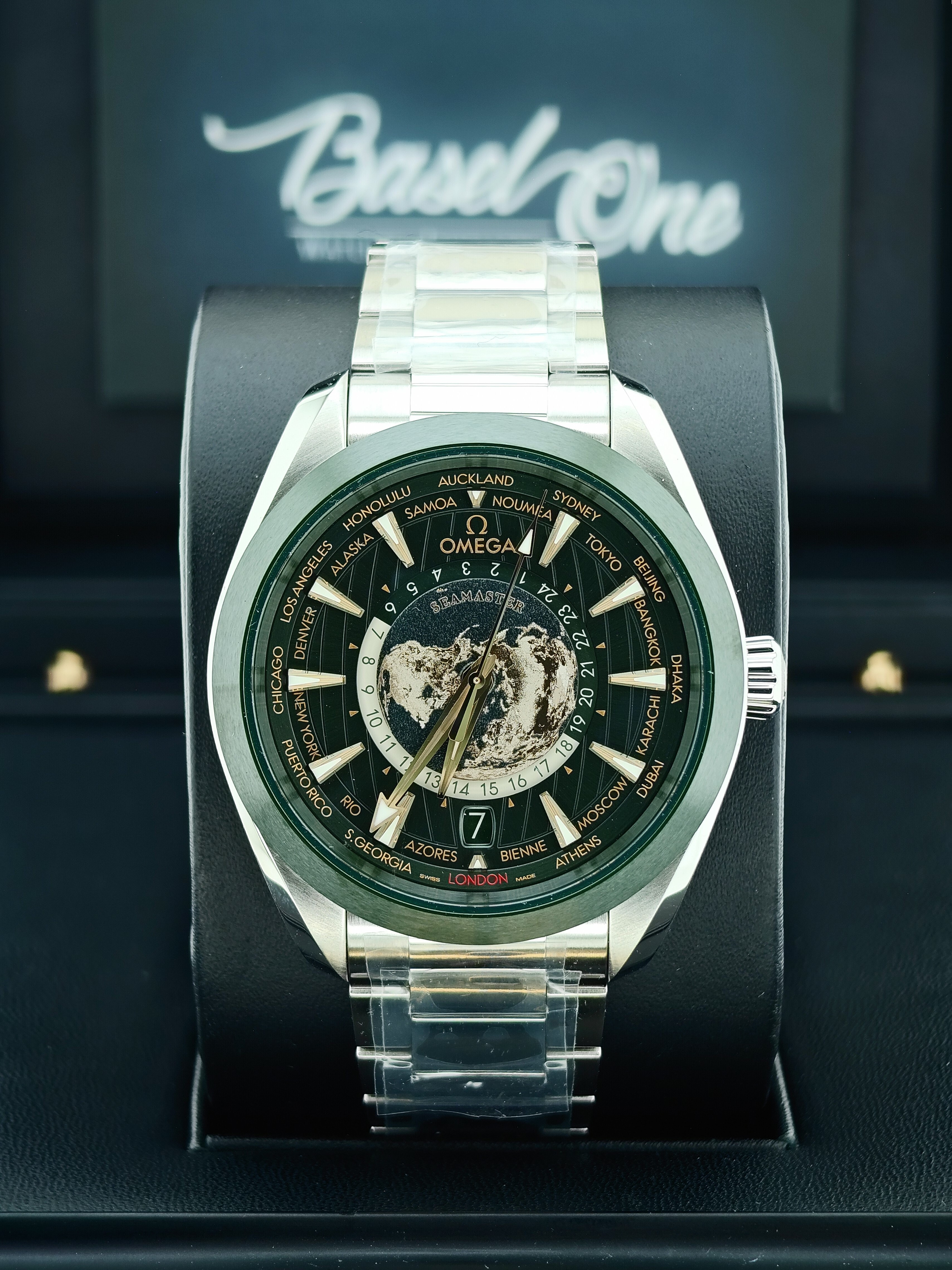 BRAND NEW OMEGA SEAMASTER 220.30.43.22.10.001  22030432210001  AQUA TERRA 150M GREEN DIAL CO‑AXIAL MASTER CHRONOMETER GMT WORLDTIMER ceramic bezel green 43 MM