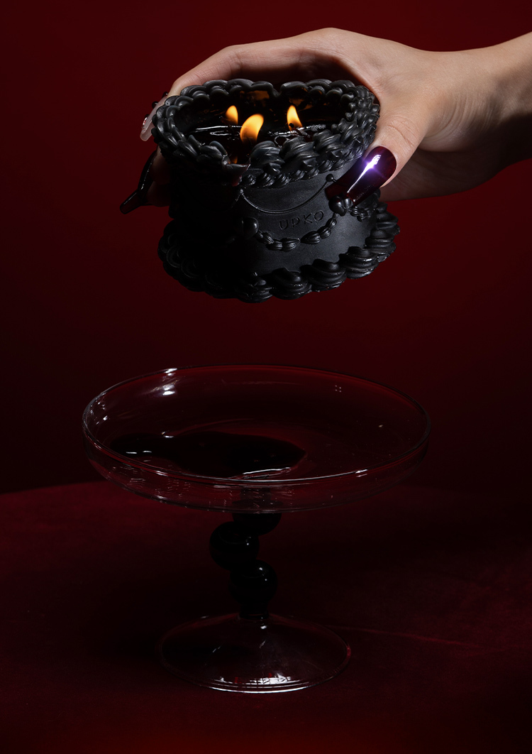 UPKO,義大利 UPKO,UPKO 午夜甜心蛋糕低溫滴蠟蠟燭,調教時尚,調教,調教扮演,BDSM,SM,親密關係,格雷,角色扮演,捆綁,禮物,繩縛,束縛,綁帶,口球,手拍,頸圈,項圈,牽引鏈,手銬,腳銬,馬鞭