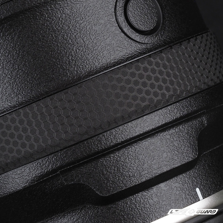 LIFE+GUARD TAMRON 28-300mm F4-7.1 貼膜質感特寫，LIFE+GUARD 專機專屬開版