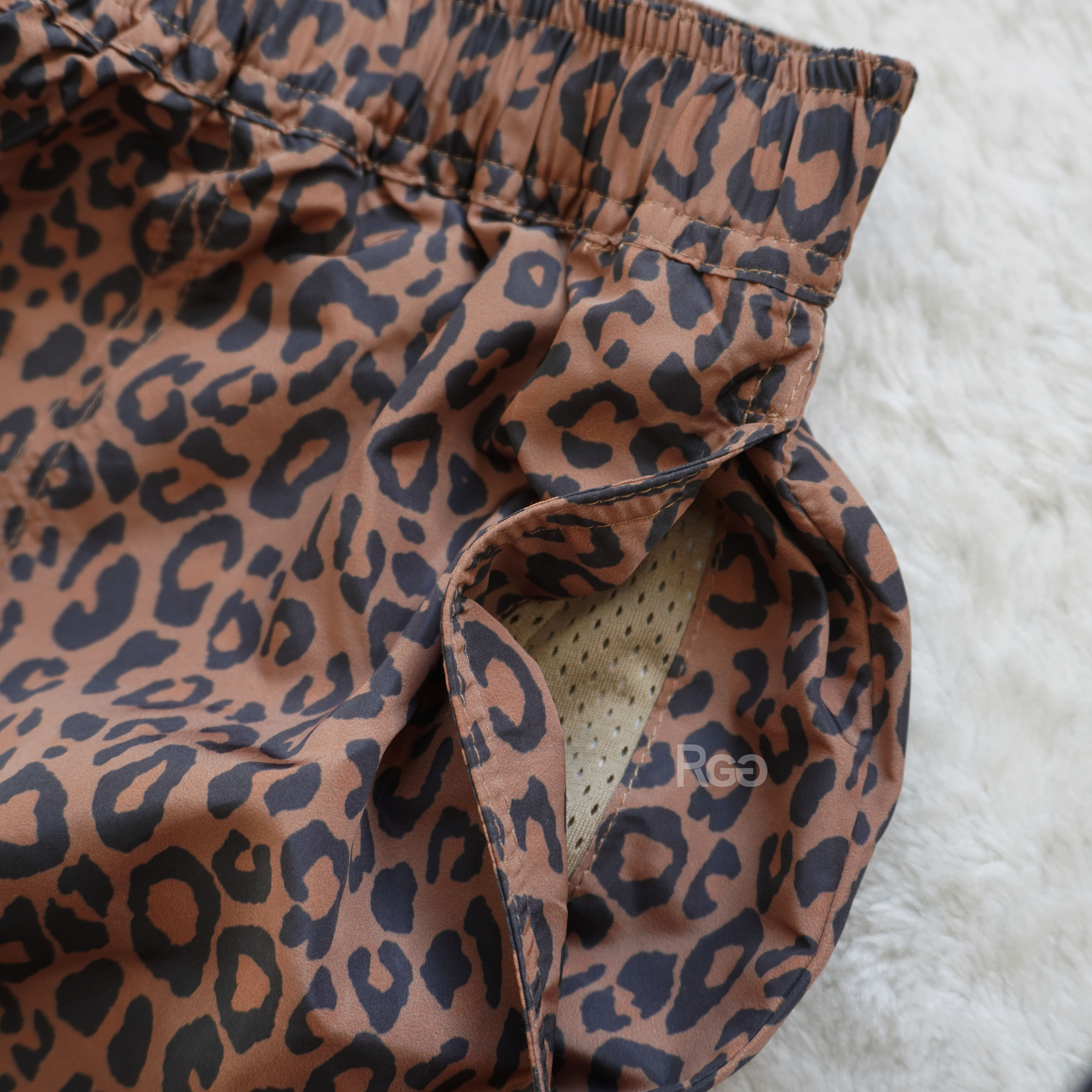 機能防潑水豹紋短褲口袋細節照