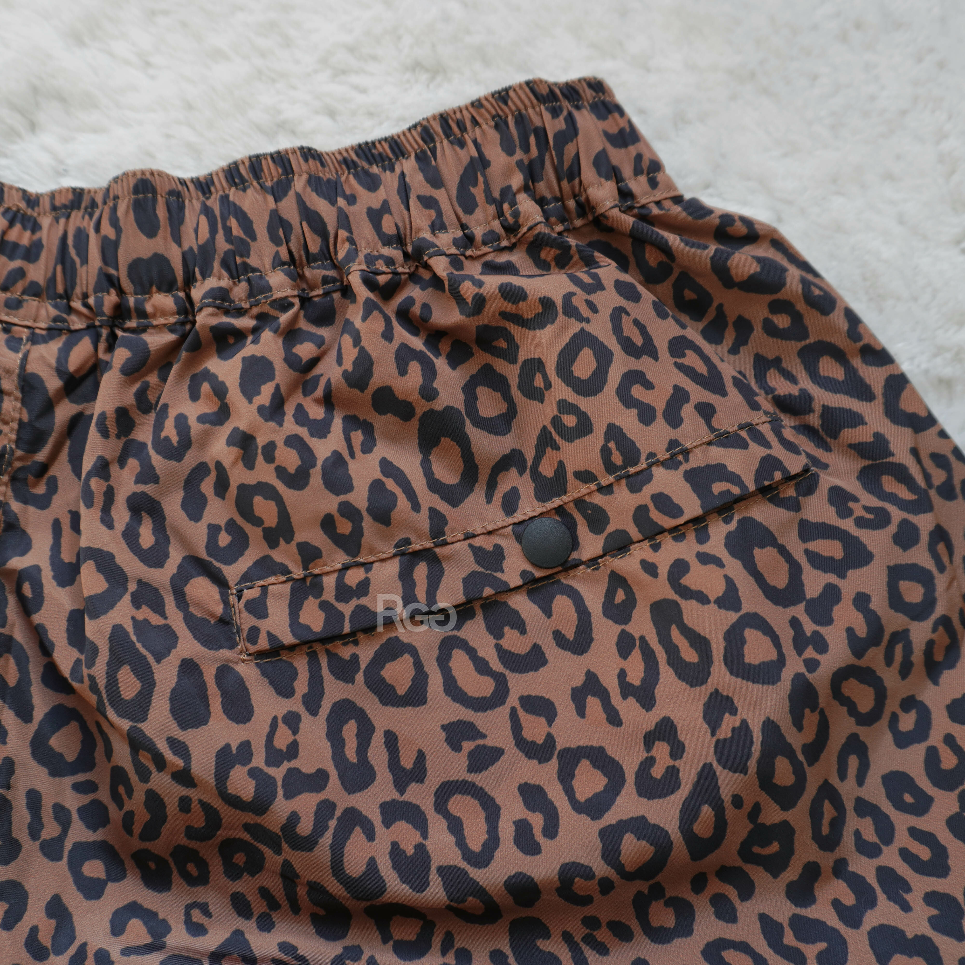 機能防潑水豹紋短褲背後口袋照