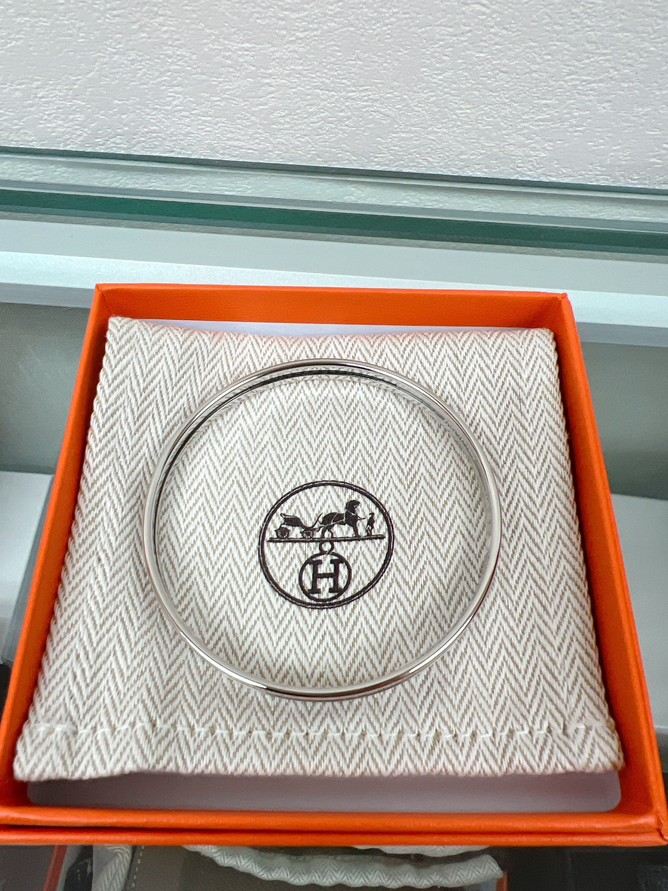 *Brand New* Hermes uni bangle size 62 (marron glace/ PHW)