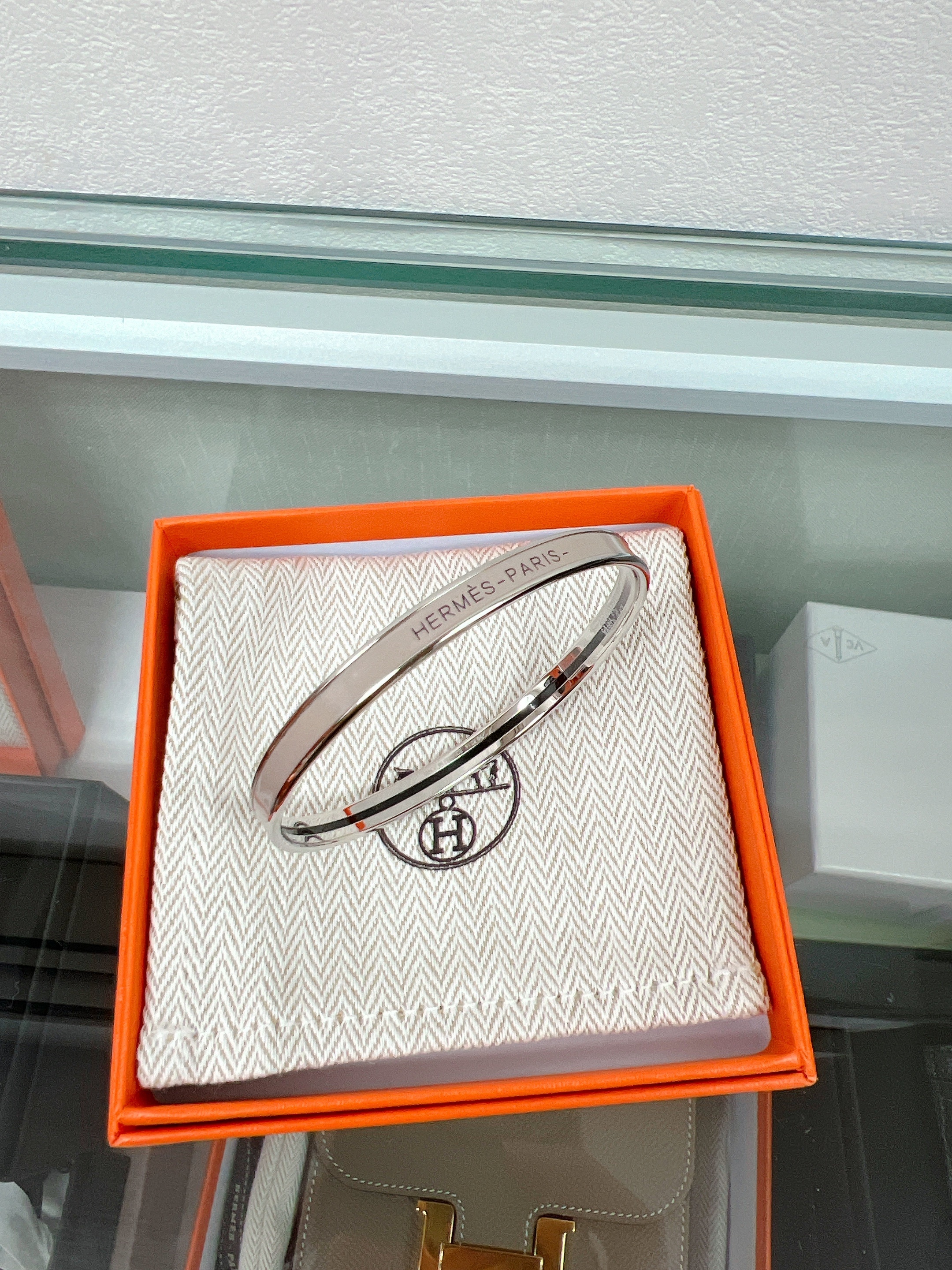 *Brand New* Hermes uni bangle size 62 (marron glace/ PHW)