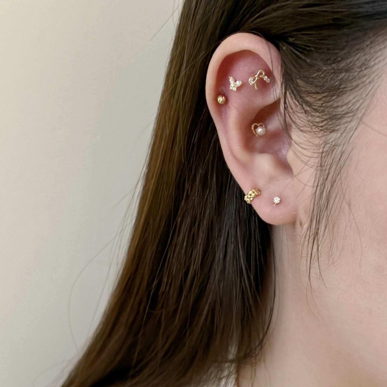 14K不對稱蝴蝶結鋯石轉珠耳環