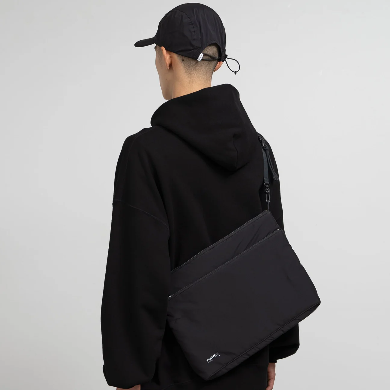 yh【美品】PERTEX Padded Sacoche 日本Graphpaper PERTEX SHIELD Padded Sacoche 小包