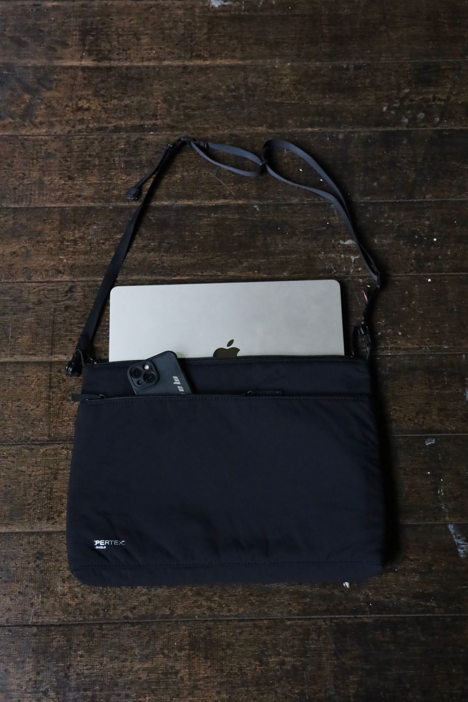 日本Graphpaper PERTEX SHIELD Padded Sacoche 小包