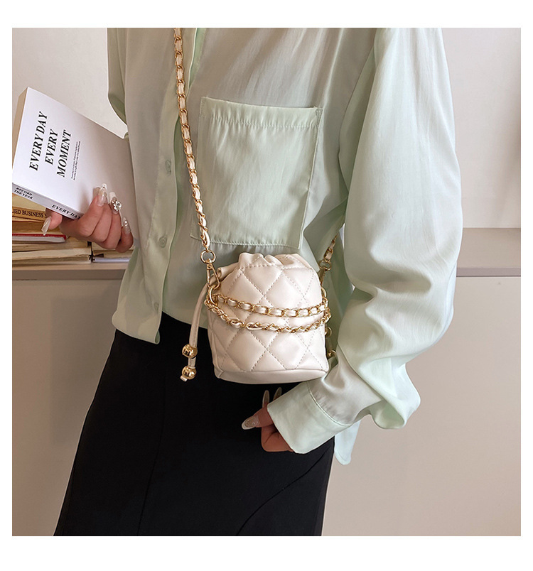 Diamond-Patterned Handle Bucket Bag