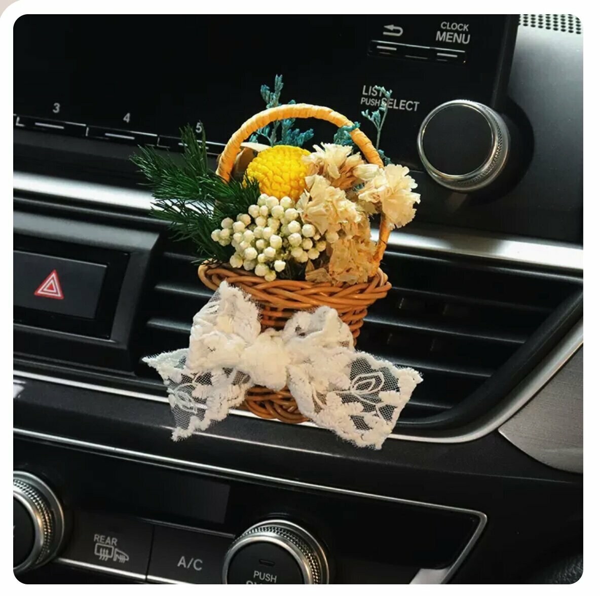 Hot selling car air vent aromatherapy decoration (golden ball)