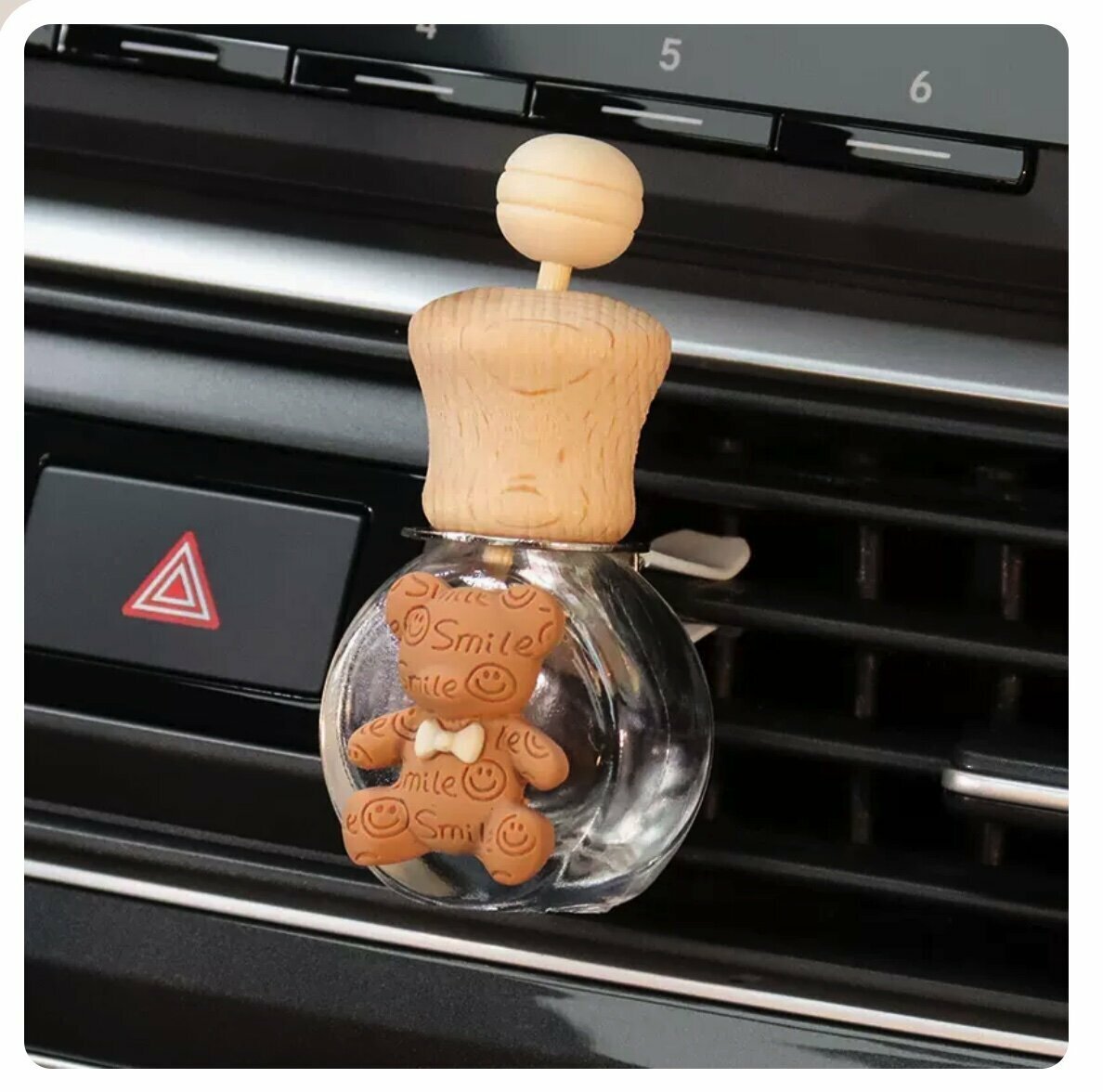 Hot selling car perfume empty bottle aromatherapy bottle (coffee color smiling bear)