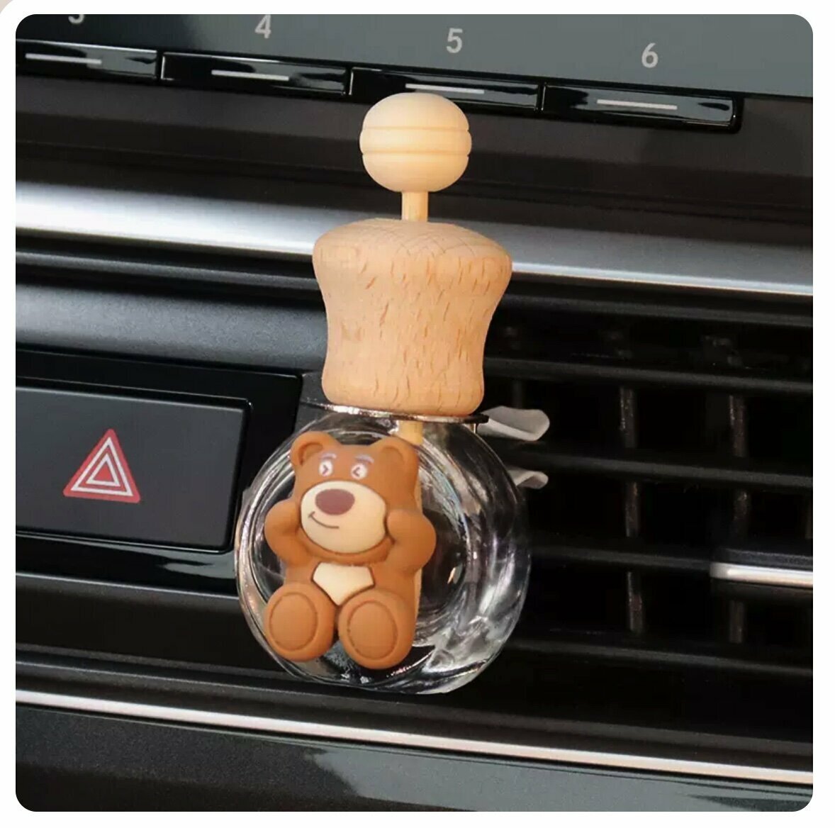Hot selling car perfume empty bottle aromatherapy bottle (coffee color twisted face bear)
