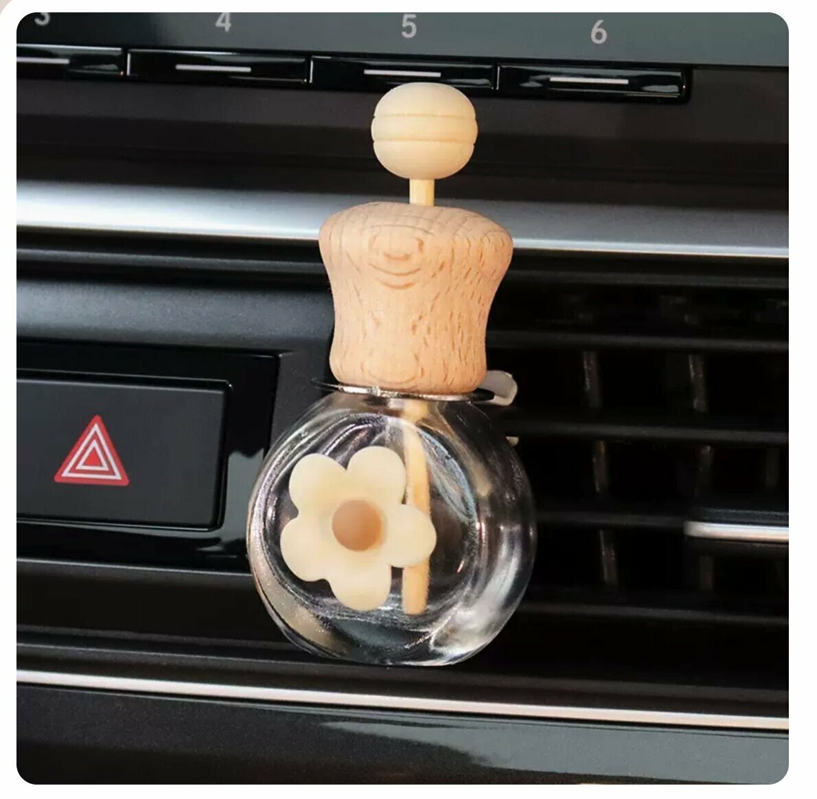 Hot selling car perfume empty bottle aromatherapy bottle (milk white flowers)