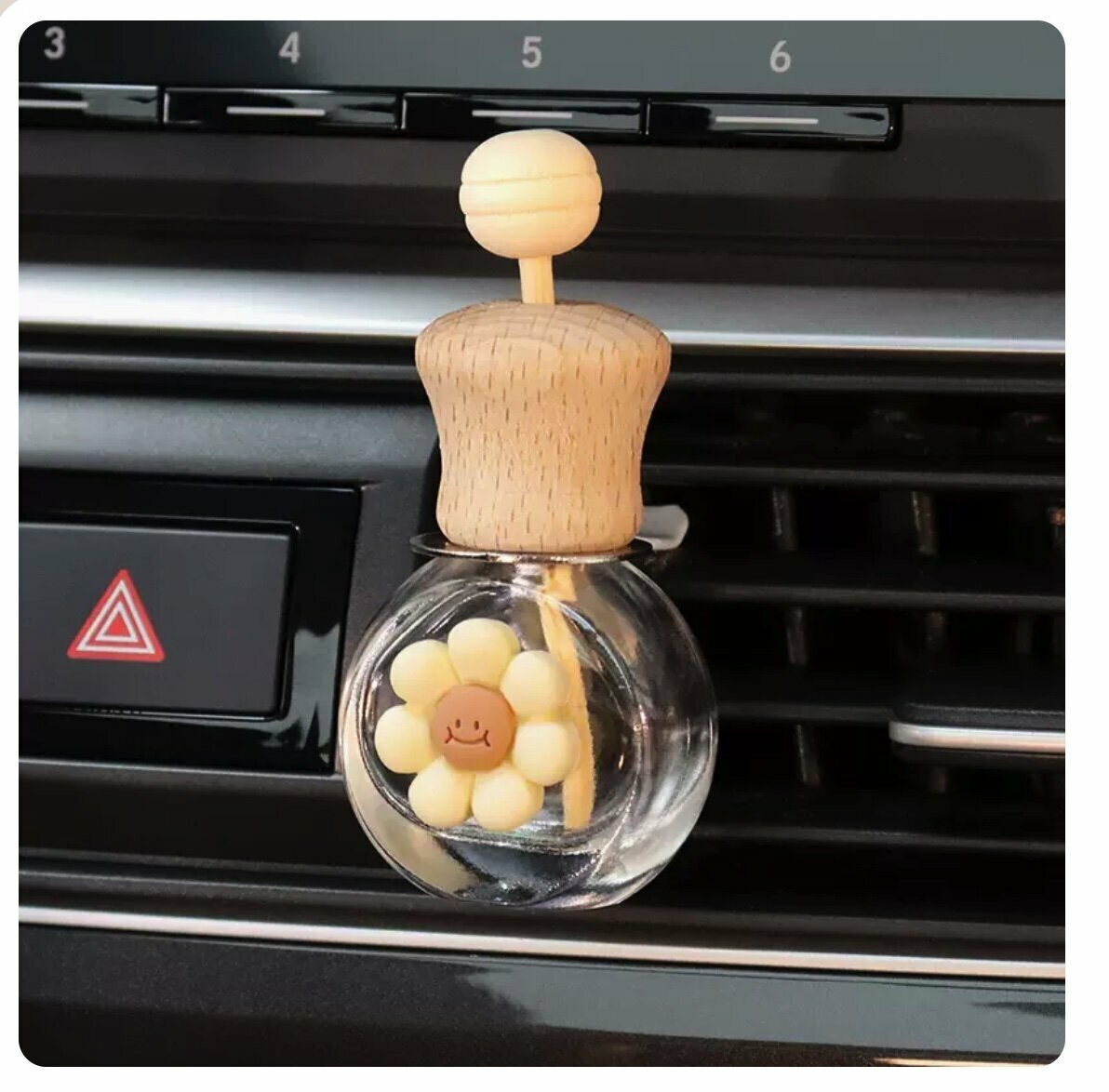 Hot selling car perfume empty bottle aromatherapy bottle (milk white smiley face)