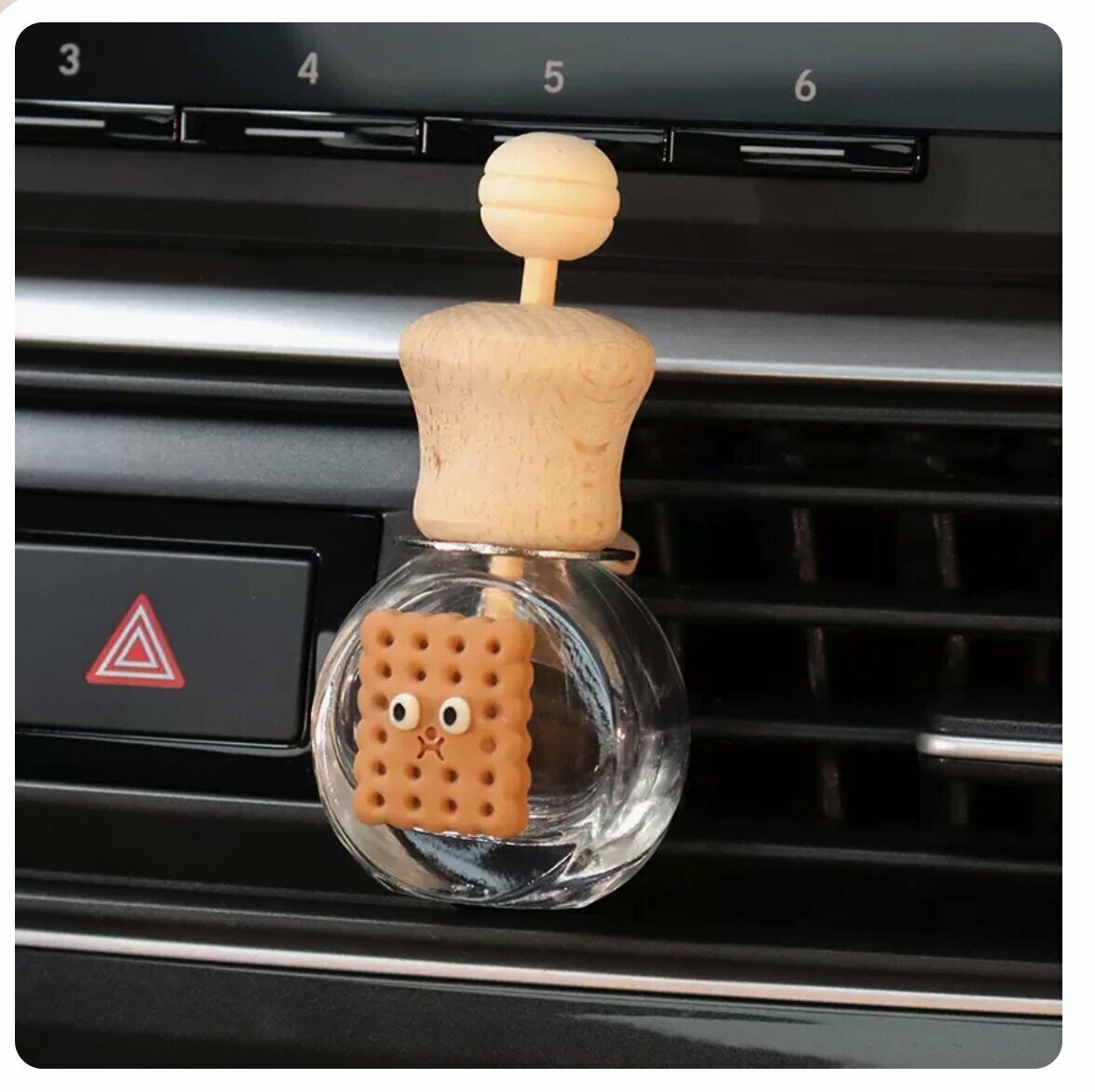Hot selling car perfume empty bottle aromatherapy bottle (coffee biscuit)
