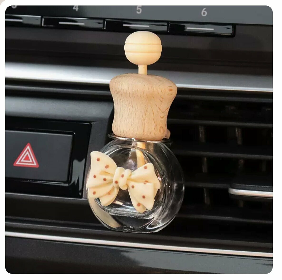 Hot selling car perfume empty bottle aromatherapy bottle (milk white bow)